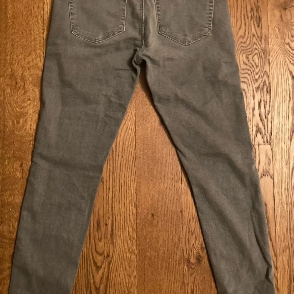Loft Skinny Crop Gray Jeans‎ Size 2/26!! So Soft! NWOT